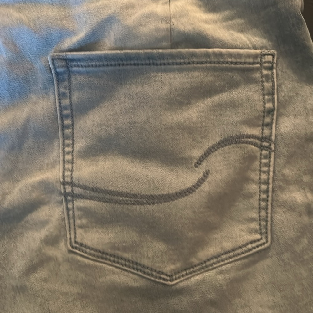 Levi Strauss shorts w/pockets and faux drawstring @waist Size 16 12 inches long - Picture 7 of 7